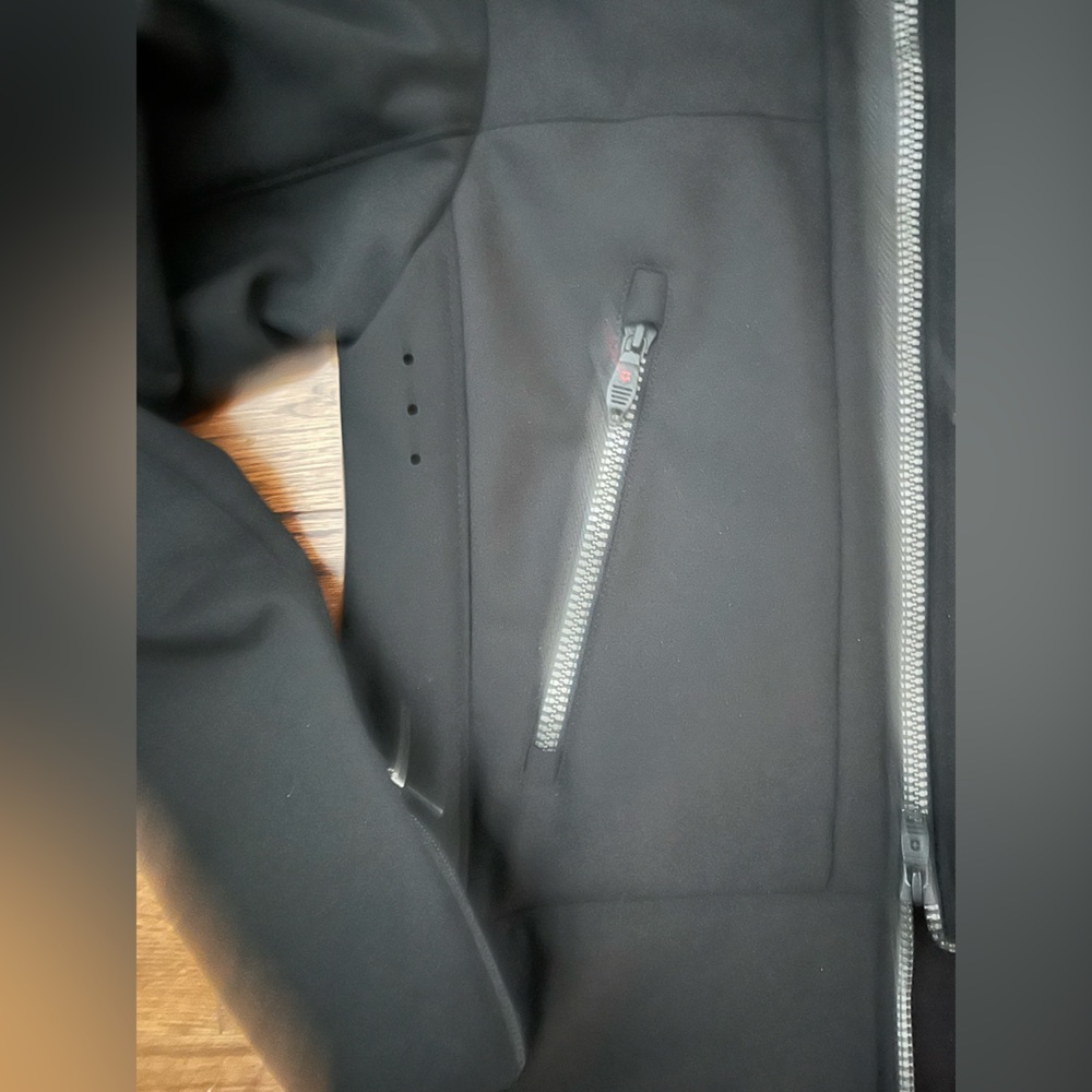 Victorinox Swiss Army soft shell performance, technical black Zip-Up Jacket. - Picture 2 of 4